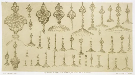 Ornamentale Knöpfe in Form von Kuppeln und Minaretten, aus 